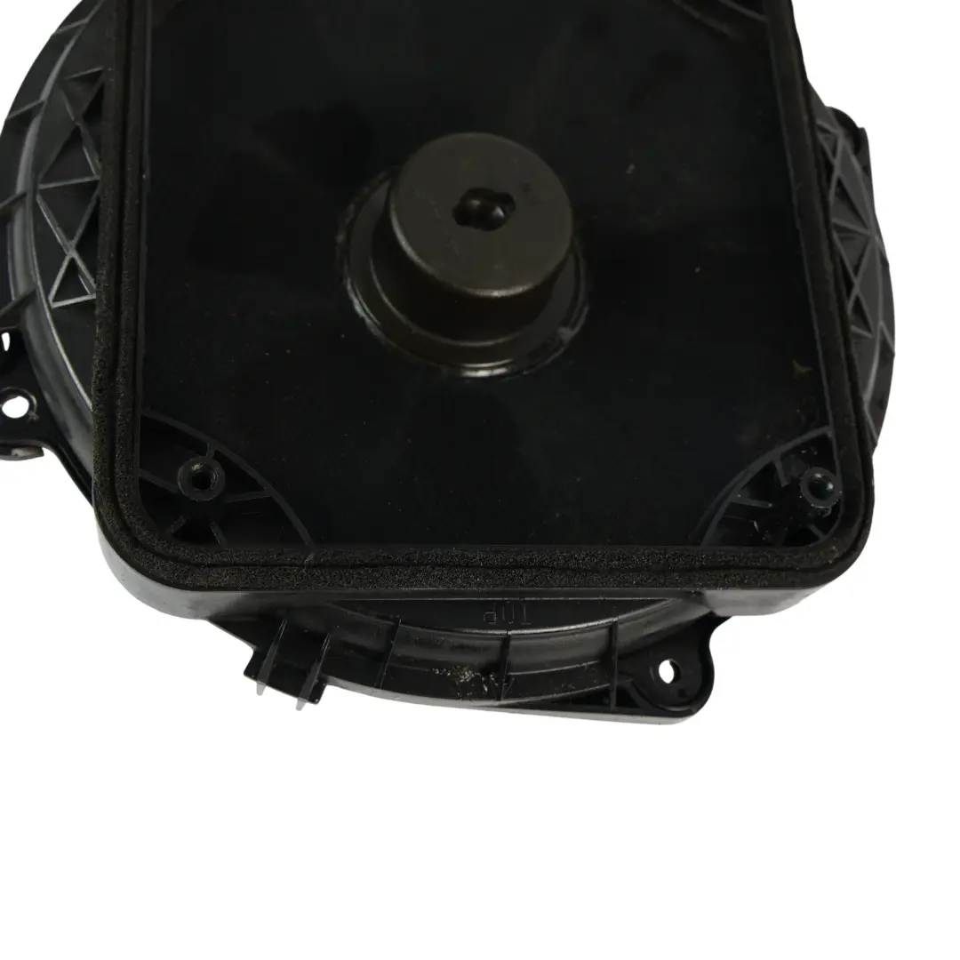 8N Bose Bass Subwoofer Lautsprecher Mitte Hinten für Audi TT mit Teilenummer 8N7035401B Audi TT 8N Bose Bass Subwoofer Lautsprecher Mitte Hinten - SKU 8N7035401B - Teilenummer 8N7035401B