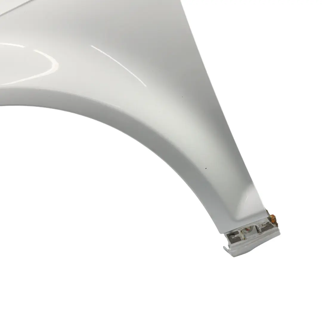 Panneau Latéral Avant Gauche Aile Arrière Ice Silver Métallisé - X7W pour Audi A3 8P à propos du numéro de pièce 8P0821105G Audi A3 8P Panneau Latéral Avant Gauche Aile Arrière Ice Silver Métallisé - X7W - SKU 8P0821105G-ICS - Numéro de pièce 8P0821105G