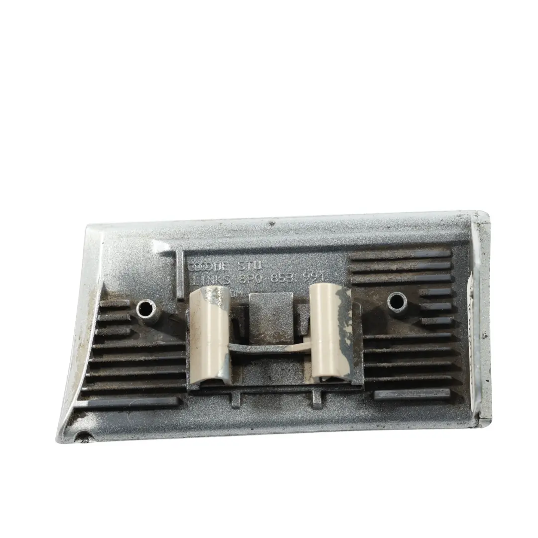 Rivestimento Parafango Anteriore Sinistro Argento - X7W 8P0853991 per Audi A3 8P con numero di parte 8P0853991E Audi A3 8P Rivestimento Parafango Anteriore Sinistro Argento - X7W 8P0853991 - SKU 8P0853991E-ICS - Numero di parte 8P0853991E