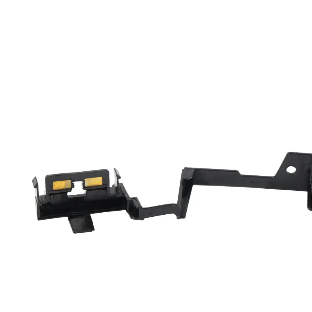 Supporto Per Luce Targa Portellone Posteriore per Audi A3 8P A4 B7 con numero di parte 8P4827574 Audi A3 8P A4 B7 Supporto Per Luce Targa Portellone Posteriore - SKU 8P4827574-2 - Numero di parte 8P4827574