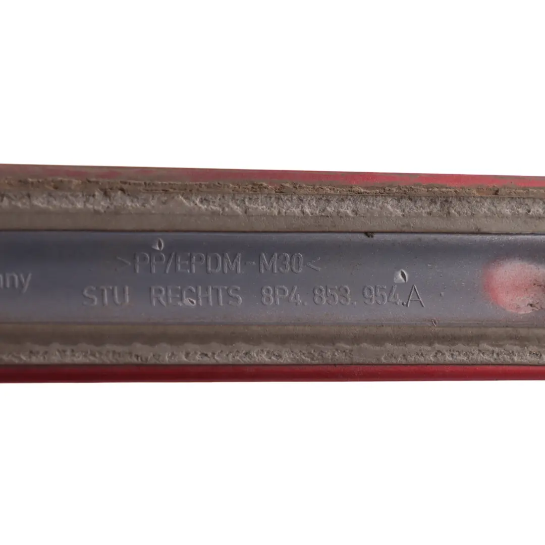 Moldura Puerta Delantera Derecha Rojo Granate Perla Z3F para Audi A3 8P con número de pieza 8P4853954A Audi A3 8P Moldura Puerta Delantera Derecha Rojo Granate Perla Z3F - SKU 8P4853954A-GAR - Número de pieza 8P4853954A