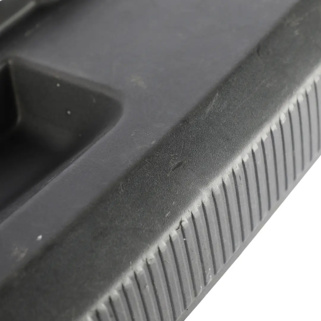 Panneau Garniture Couvercle Serrure Coffre Arrière pour Audi A3 8P à propos du numéro de pièce 8P4863471A Audi A3 8P Panneau Garniture Couvercle Serrure Coffre Arrière - SKU 8P4863471A - Numéro de pièce 8P4863471A