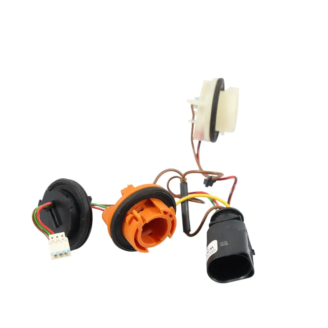 Portalámparas Luz Trasera Izquierda Derecha para Audi A3 8P Cabrio con número de pieza 8P7945221 Audi A3 8P Cabrio Portalámparas Luz Trasera Izquierda Derecha - SKU 8P7945221 - Número de pieza 8P7945221