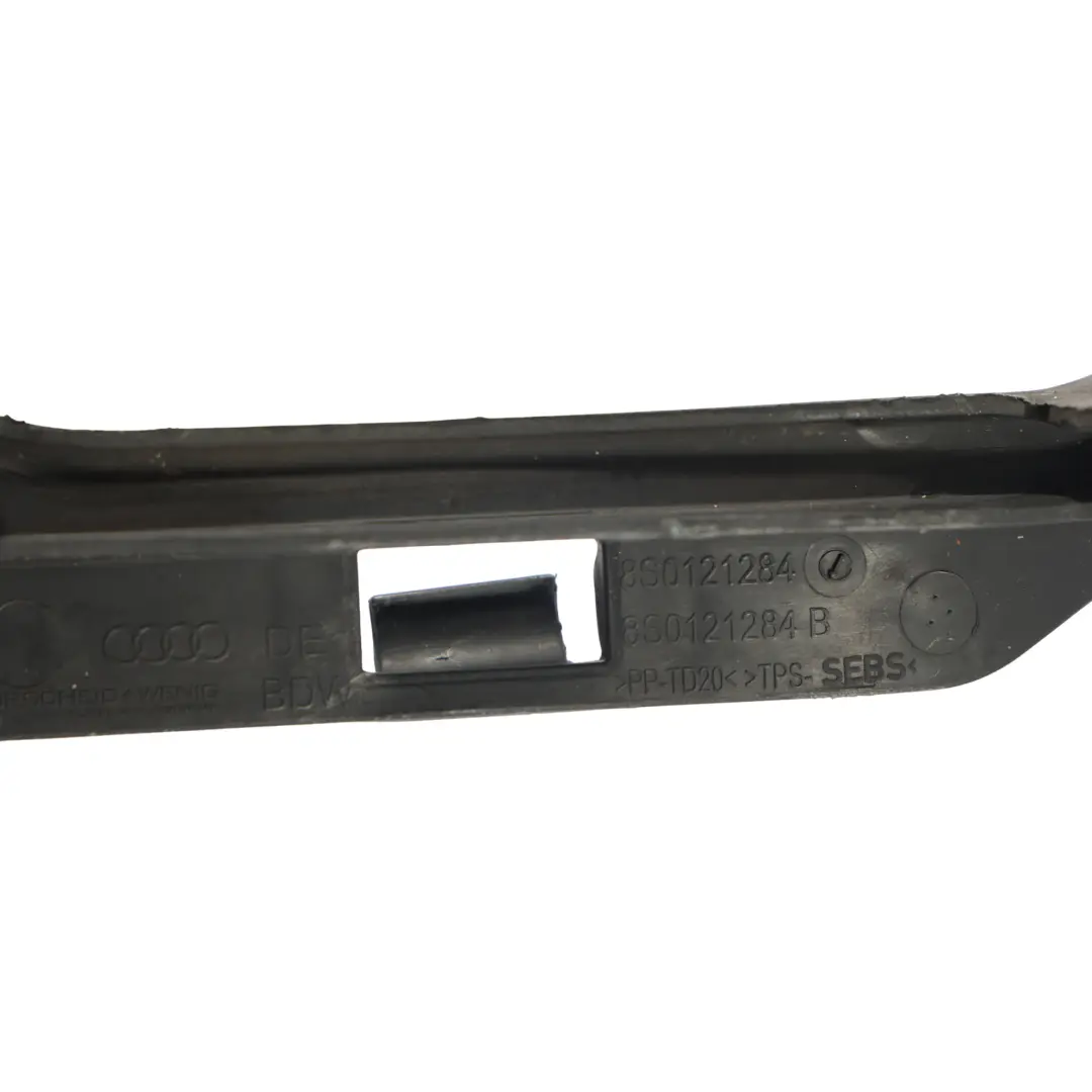 Soporte Montaje Guía Aire Ventilador Radiador Derecha para Audi TT FV con número de pieza 8S0121284B Audi TT FV Soporte Montaje Guía Aire Ventilador Radiador Derecha - SKU 8S0121284B - Número de pieza 8S0121284B