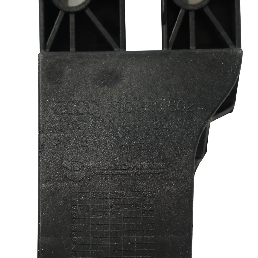 8S Supporto Staffa Protezione Pedoni Destro per Audi TTS FV con numero di parte 8S0959502 Audi TTS FV 8S Supporto Staffa Protezione Pedoni Destro - SKU 8S0959502 - Numero di parte 8S0959502