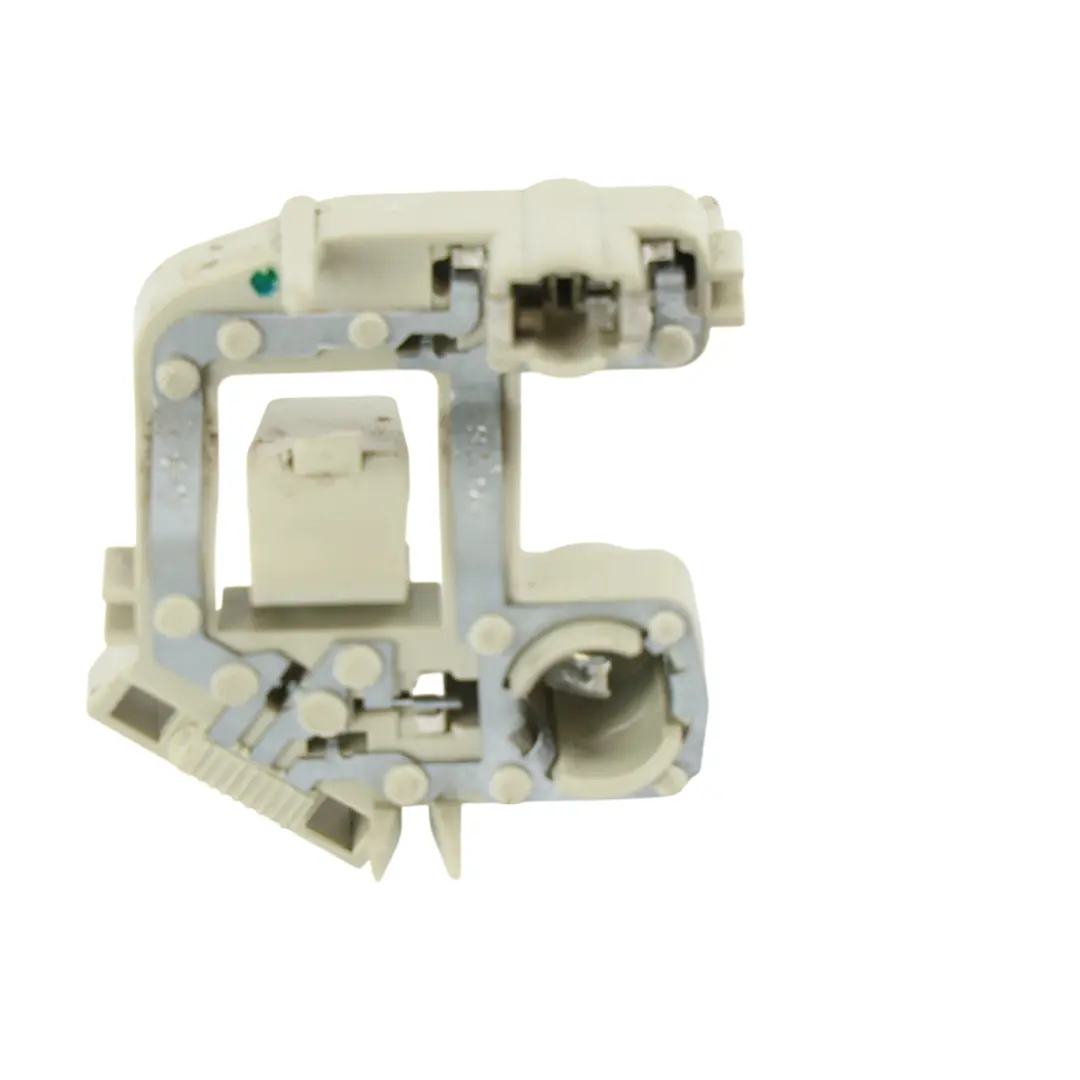 Audi A5 8T Support Douille Ampoule Arrière Gauche - SKU 8T0945257 - Numéro de pièce 8T0945257
