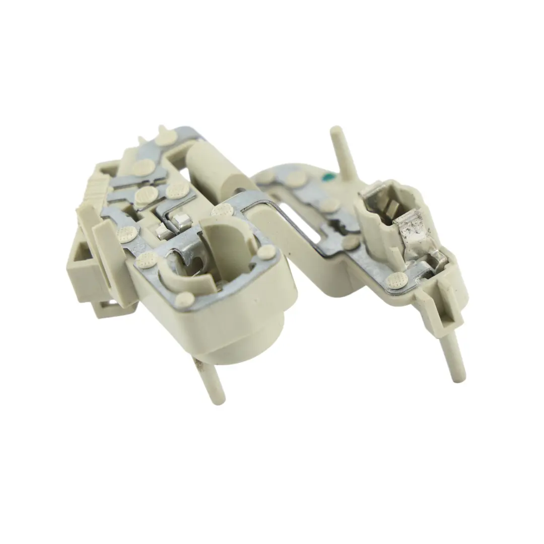 Soporte Portabulbos Trasero Izquierdo para Audi A5 8T con número de pieza 8T0945257 Audi A5 8T Soporte Portabulbos Trasero Izquierdo - SKU 8T0945257 - Número de pieza 8T0945257