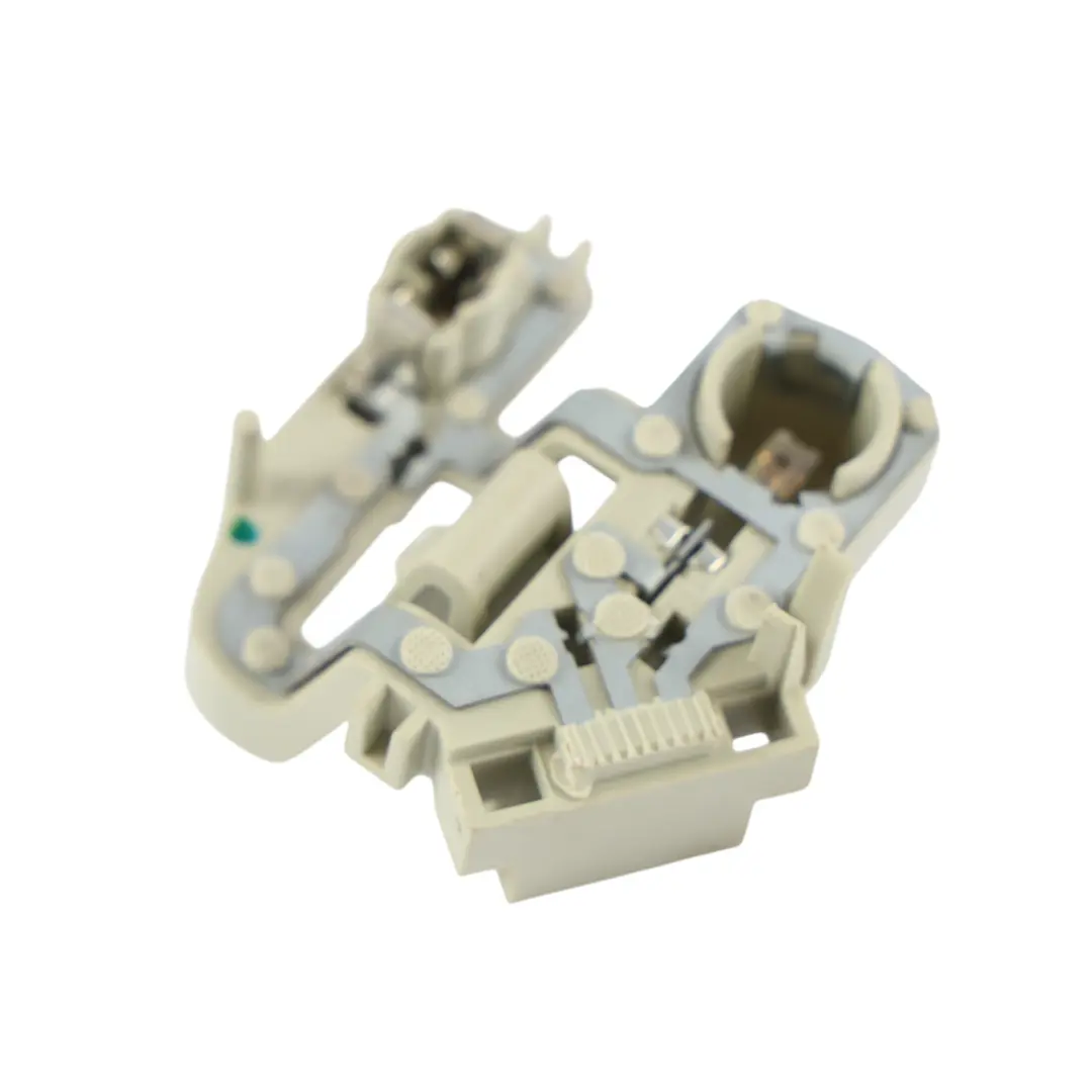 Support Douille Ampoule Arrière Gauche pour Audi A5 8T à propos du numéro de pièce 8T0945257 Audi A5 8T Support Douille Ampoule Arrière Gauche - SKU 8T0945257 - Numéro de pièce 8T0945257