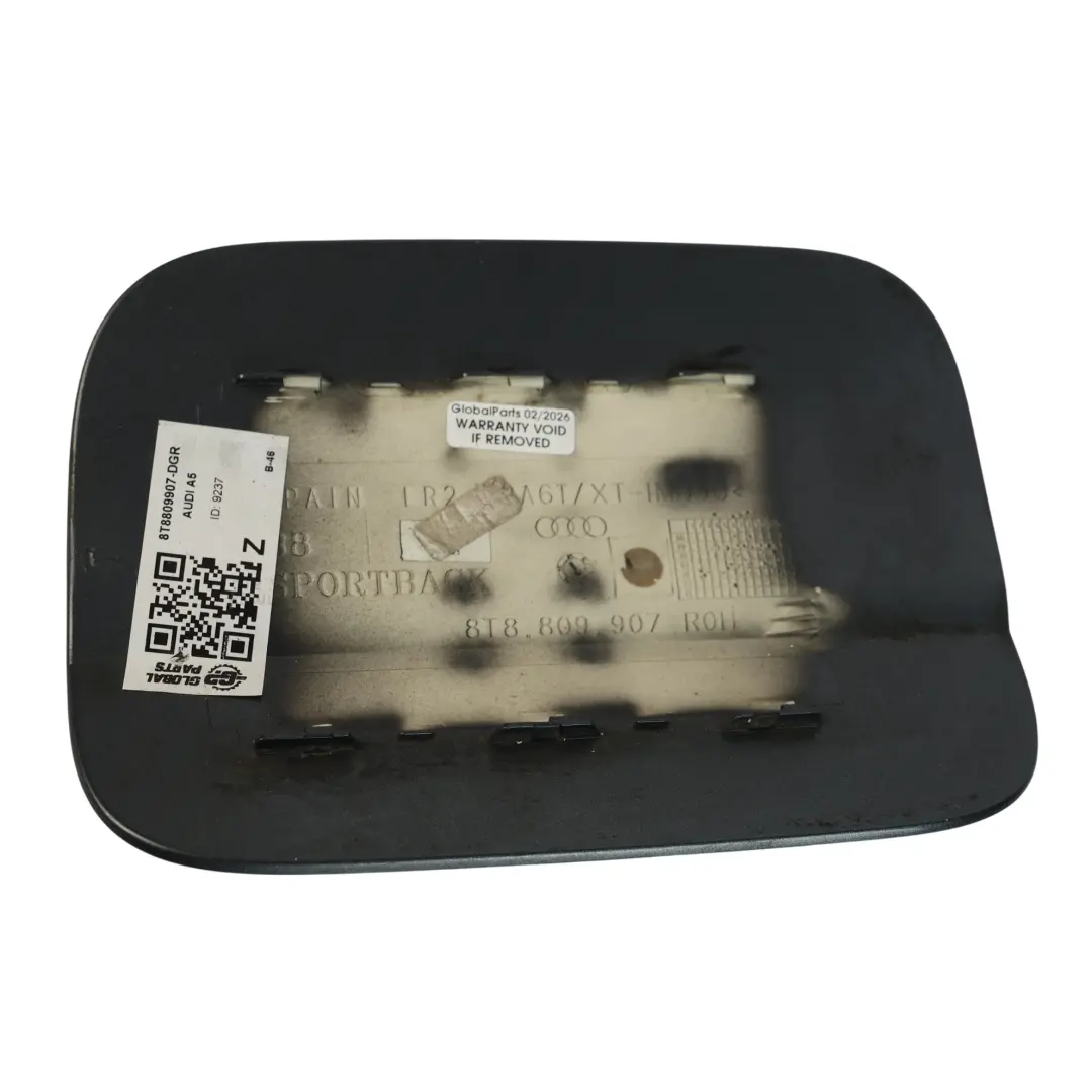 Kraftstofftank Klappe Abdeckung Daytona Grau Perleffekt Z7S für Audi A5 8T mit Teilenummer 8T8809907 Audi A5 8T Kraftstofftank Klappe Abdeckung Daytona Grau Perleffekt Z7S - SKU 8T8809907-DGR - Teilenummer 8T8809907