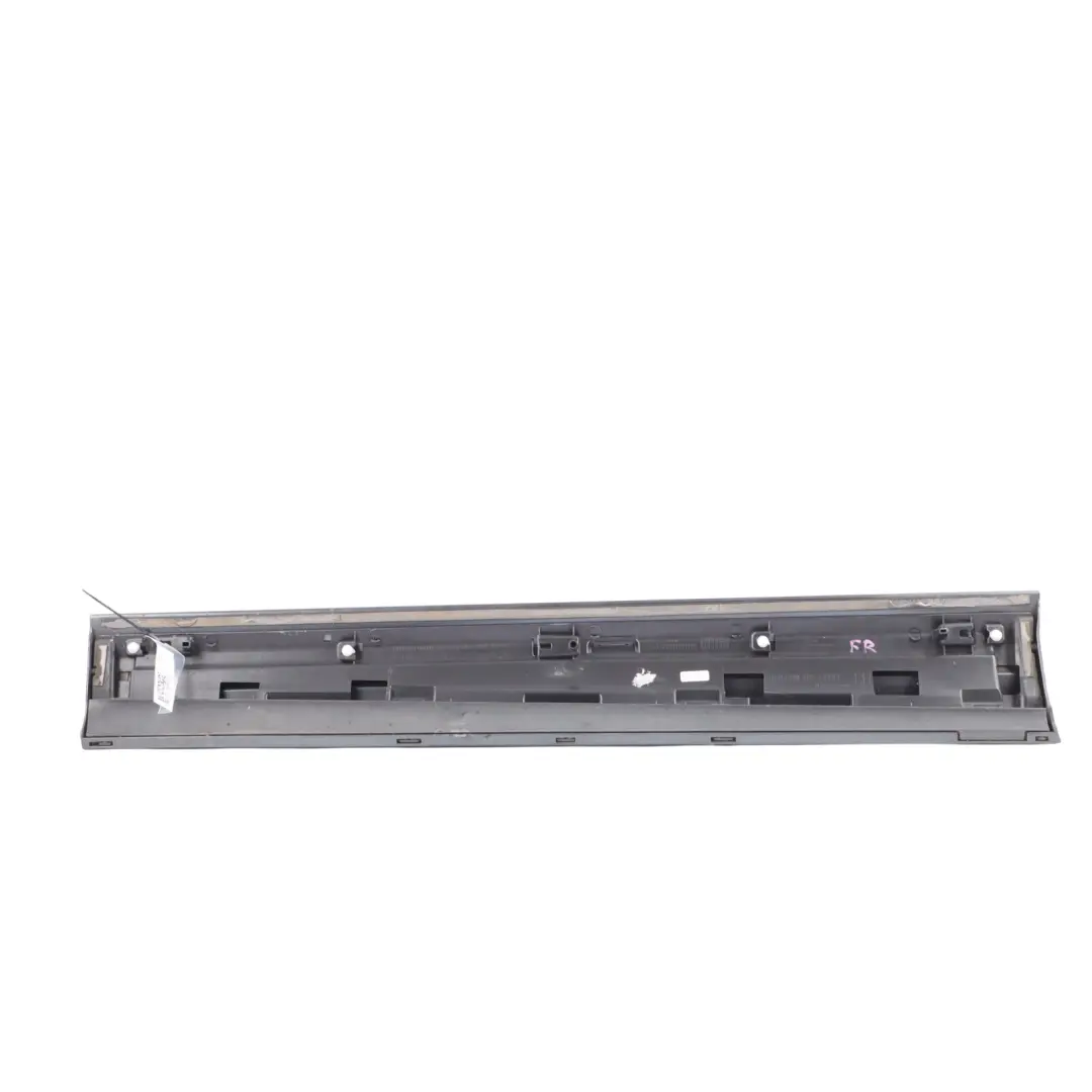 Modanatura Inferiore Porta Anteriore Destra Grigio Daytona Z7S per Audi Q3 8U con numero di parte 8U0853960D Audi Q3 8U Modanatura Inferiore Porta Anteriore Destra Grigio Daytona Z7S - SKU 8U0853960D-DGR - Numero di parte 8U0853960D