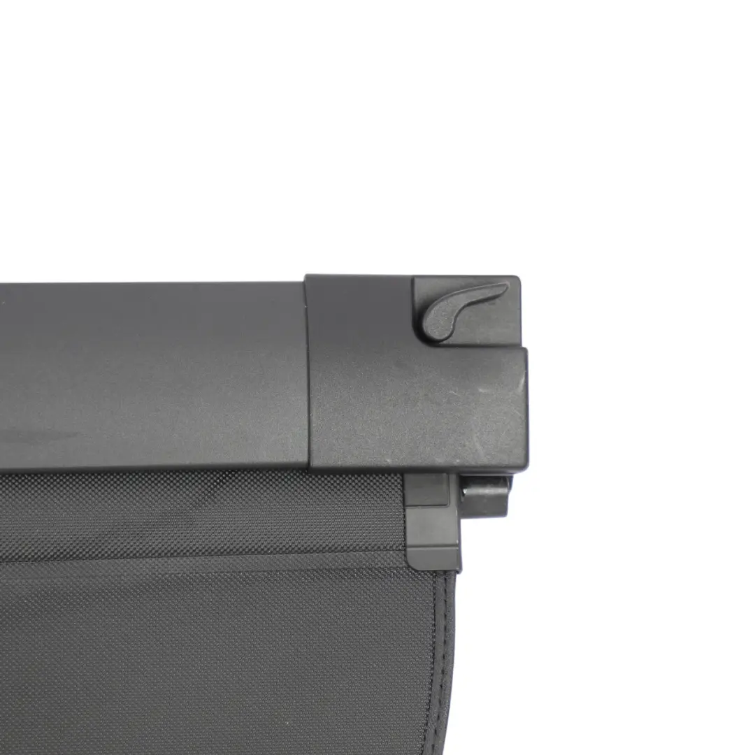 Tendina Parasole Posteriore Bagagliaio Ripiano Nero per Audi Q3 8U con numero di parte 8U0863553 Audi Q3 8U Tendina Parasole Posteriore Bagagliaio Ripiano Nero - SKU 8U0863553 - Numero di parte 8U0863553