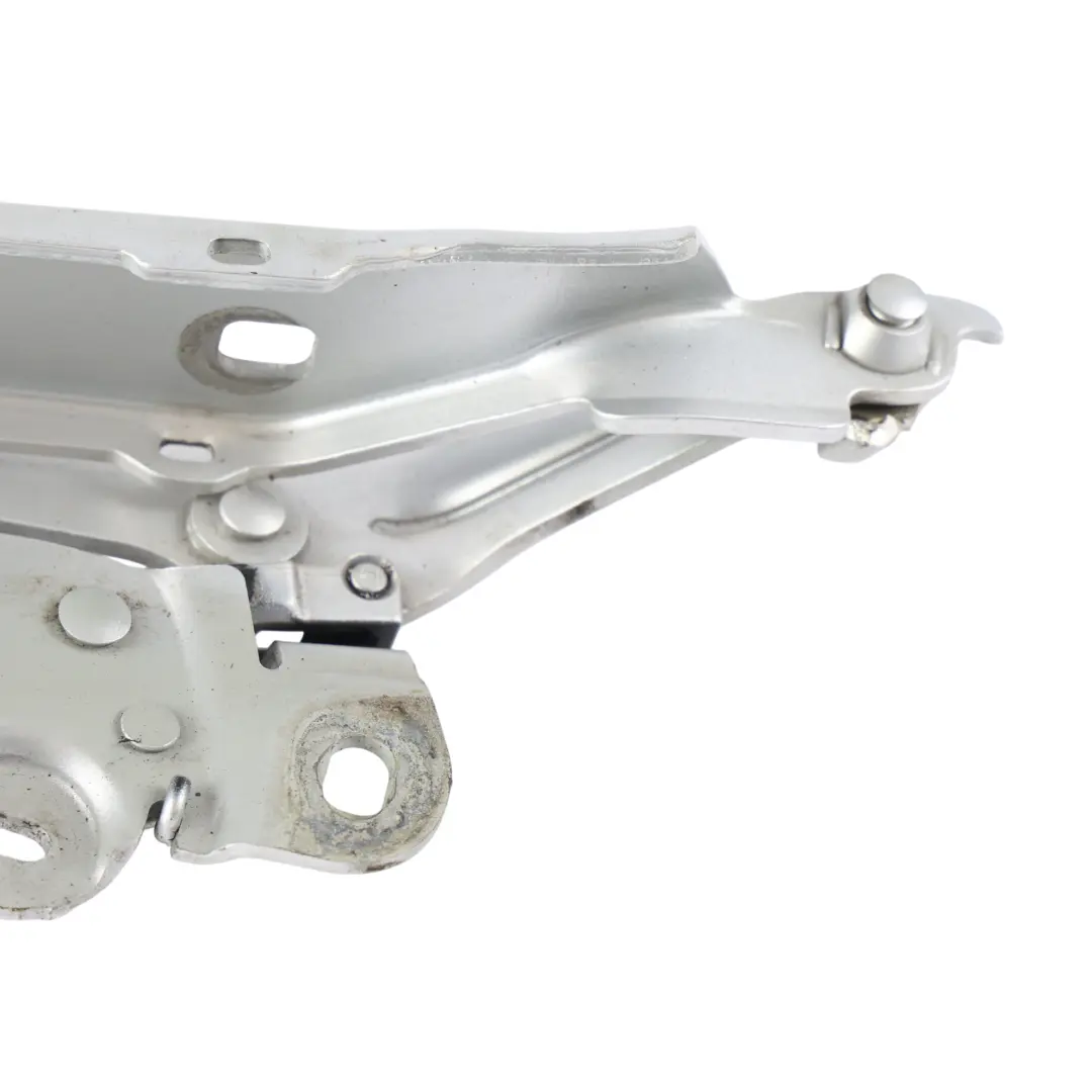 Hauben Scharnier Vorne Links Eissilber - X7W für Audi A3 8V Motor mit Teilenummer 8V0823301F Audi A3 8V Motor Hauben Scharnier Vorne Links Eissilber - X7W - SKU 8V0823301F-ICS - Teilenummer 8V0823301F