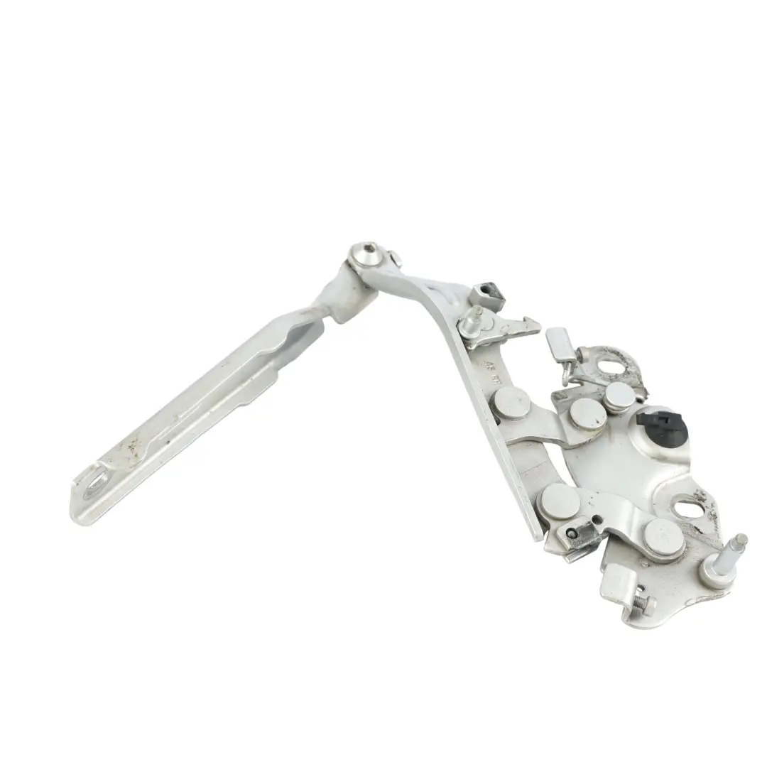 Cerniera Cofano Anteriore Destro Ice Silver - X7W per Audi A3 8V con numero di parte 8V0823302F Audi A3 8V Cerniera Cofano Anteriore Destro Ice Silver - X7W - SKU 8V0823302F-ICS - Numero di parte 8V0823302F