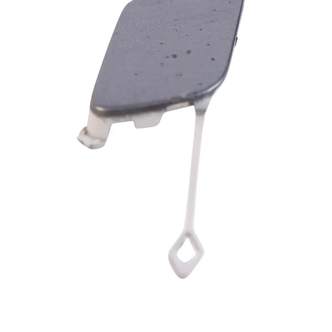 Cache-Anneau Remorquage Pare-Chocs Avant Gris Monsoon - X7R pour Audi A3 8V à propos du numéro de pièce 8V3807241 Audi A3 8V Cache-Anneau Remorquage Pare-Chocs Avant Gris Monsoon - X7R - SKU 8V3807241-MOG - Numéro de pièce 8V3807241