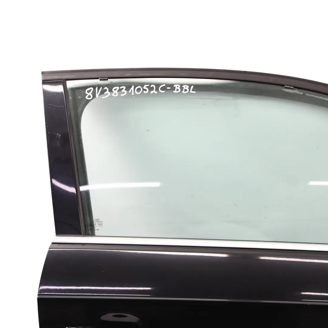 Tür Vorne Rechts 3-Türer Variante Brillantschwarz Metallic - Y9B für Audi A3 8V mit Teilenummer 8V3831052C Audi A3 8V Tür Vorne Rechts 3-Türer Variante Brillantschwarz Metallic - Y9B - SKU 8V3831052C-BBL - Teilenummer 8V3831052C