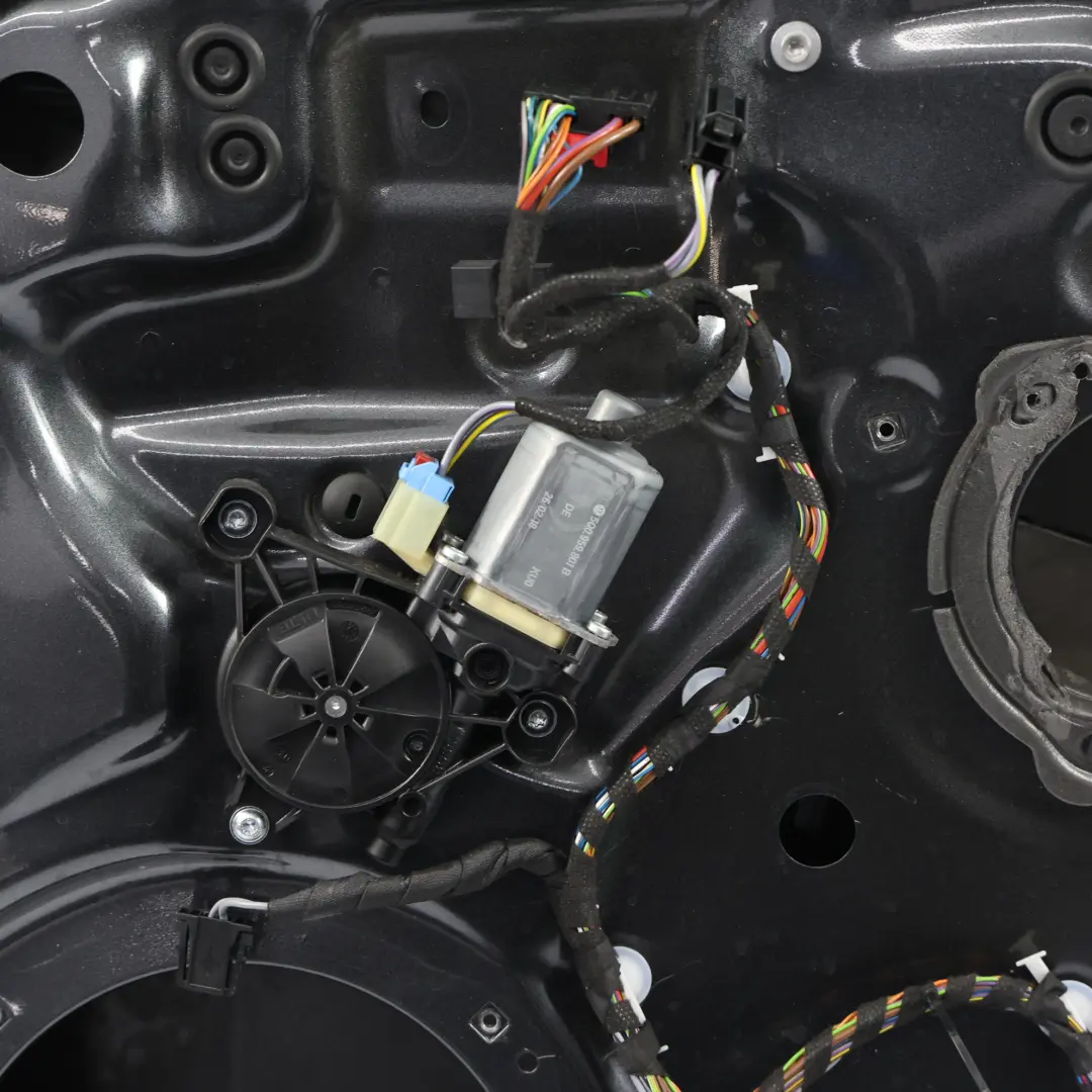 Sportback Puerta Delantera Derecha Daytona Grey Gris Perla - Z7S para Audi A3 8V con número de pieza 8V4831052E Audi A3 8V Sportback Puerta Delantera Derecha Daytona Grey Gris Perla - Z7S - SKU 8V4831052E-DGR - Número de pieza 8V4831052E