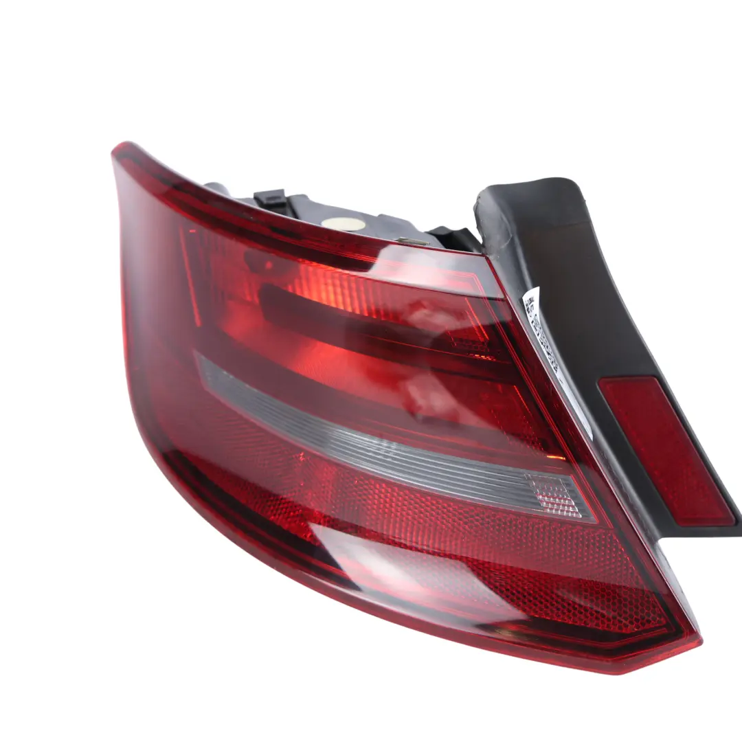 Sportsback Fanale Posteriore Portellone Esterno Sinistro per Audi A3 8V con numero di parte 8V4945095 Audi A3 8V Sportsback Fanale Posteriore Portellone Esterno Sinistro - SKU 8V4945095 - Numero di parte 8V4945095