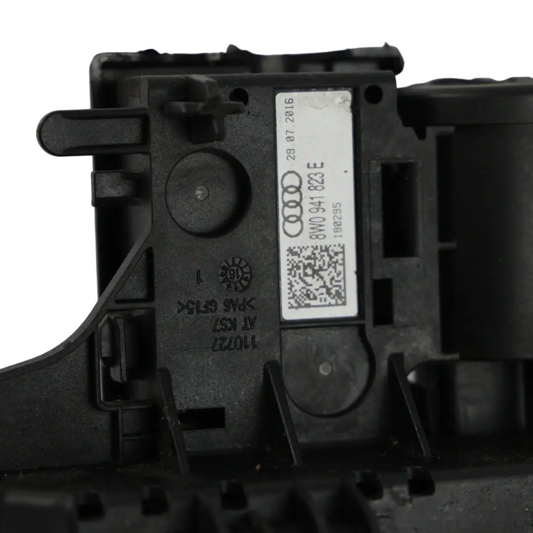 Audi A4 B9 A5 F5 Rozdzielacz Prądu Skrzynka Bezpieczników - SKU 8W0941823E - Numer Części 8W0941823E