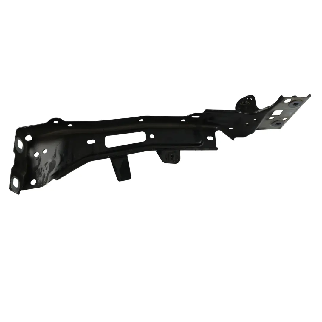 Supporto Staffa Parafango Anteriore Destro per Audi A5 F5 con numero di parte 8W6821132B Audi A5 F5 Supporto Staffa Parafango Anteriore Destro - SKU 8W6821132B-MYB - Numero di parte 8W6821132B