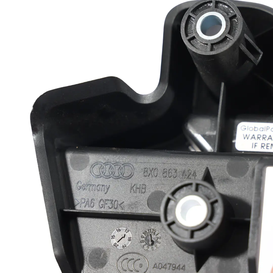 Supporto Tappetino Bagagliaio Posteriore Destro per Audi A1 8X con numero di parte 8X0863424 Audi A1 8X Supporto Tappetino Bagagliaio Posteriore Destro - SKU 8X0863424 - Numero di parte 8X0863424