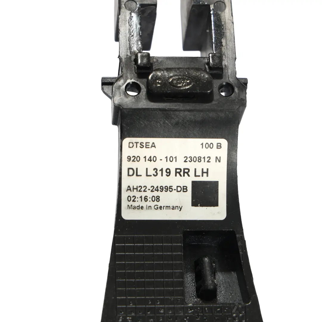 Cerradura Puerta Trasera Izquierda para Land Rover Discovery 3 L319 con número de pieza 8X2A-26413-AC Land Rover Discovery 3 L319 Cerradura Puerta Trasera Izquierda - SKU 8X2A-26413-AC - Número de pieza 8X2A-26413-AC