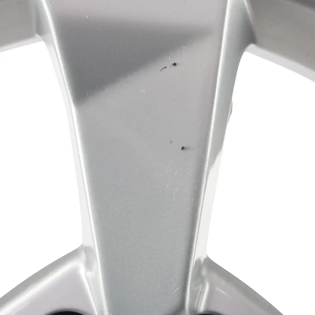 Silberne Leichtmetallfelge 16" 7J ET:34 Sternspeiche für Audi A1 8X mit Teilenummer 8XA601025A Audi A1 8X Silberne Leichtmetallfelge 16" 7J ET:34 Sternspeiche - SKU 8XA601025A-1 - Teilenummer 8XA601025A