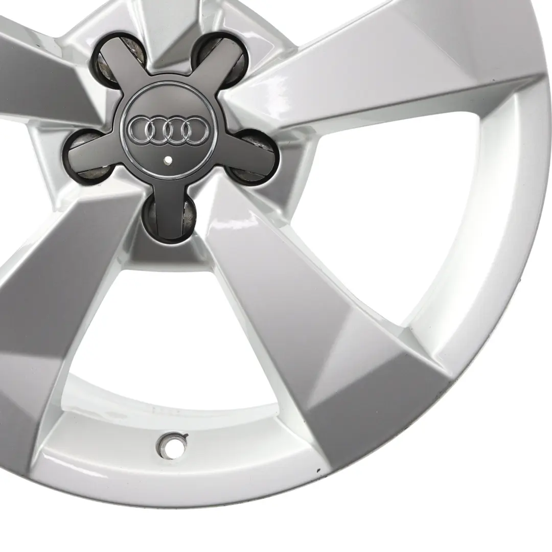 Jante en alliage argenté 16" 7J ET:34 Star Spoke pour Audi A1 8X à propos du numéro de pièce 8XA601025A Audi A1 8X Jante en alliage argenté 16" 7J ET:34 Star Spoke - SKU 8XA601025A-2 - Numéro de pièce 8XA601025A