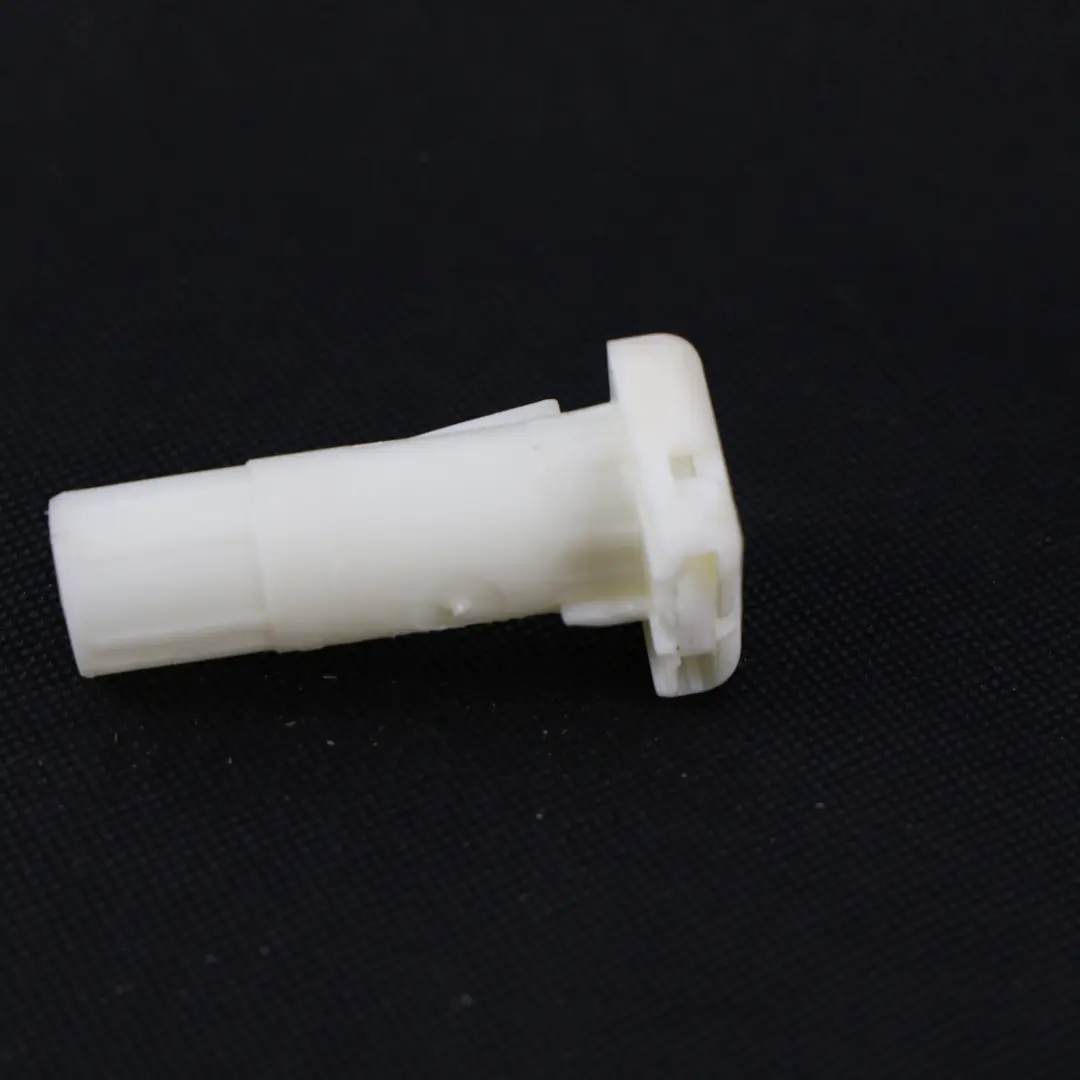 Guida Poggiatesta Anteriore Destro per BMW E60 E61 E70 LCI F01 F07 F10 con numero di parte 9155236 BMW E60 E61 E70 LCI F01 F07 F10 Guida Poggiatesta Anteriore Destro - SKU 9155236 - Numero di parte 9155236