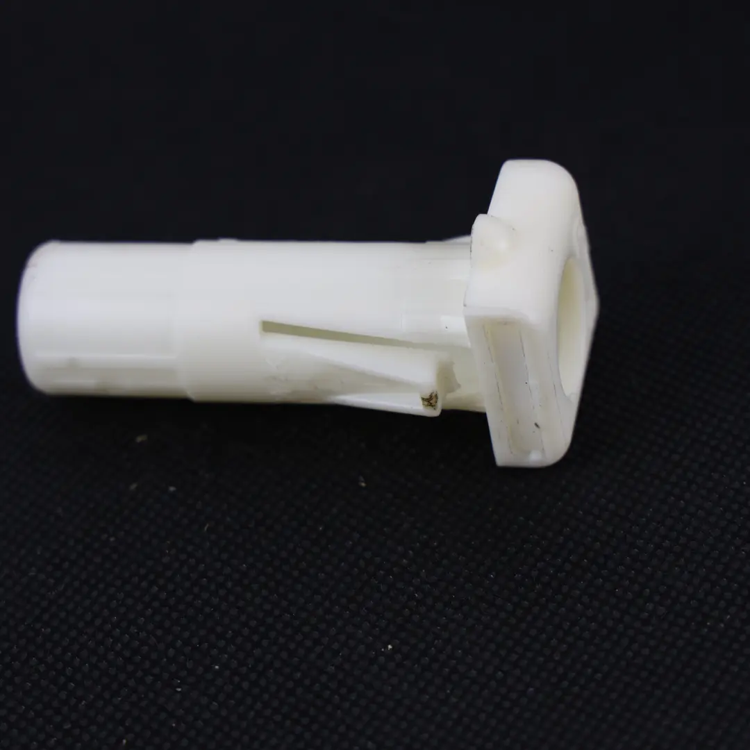 Guía Reposacabezas Delantero Derecho para BMW E60 E61 E70 LCI F01 F07 F10 con número de pieza 9155236 BMW E60 E61 E70 LCI F01 F07 F10 Guía Reposacabezas Delantero Derecho - SKU 9155236 - Número de pieza 9155236