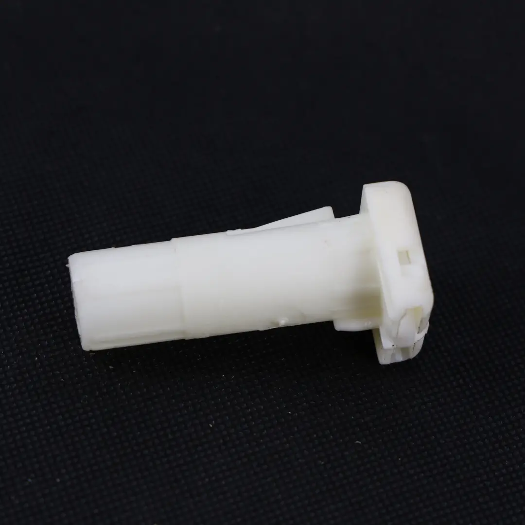 Guía Reposacabezas Delantero Derecho para BMW E60 E61 E70 LCI F01 F07 F10 con número de pieza 9155236 BMW E60 E61 E70 LCI F01 F07 F10 Guía Reposacabezas Delantero Derecho - SKU 9155236 - Número de pieza 9155236