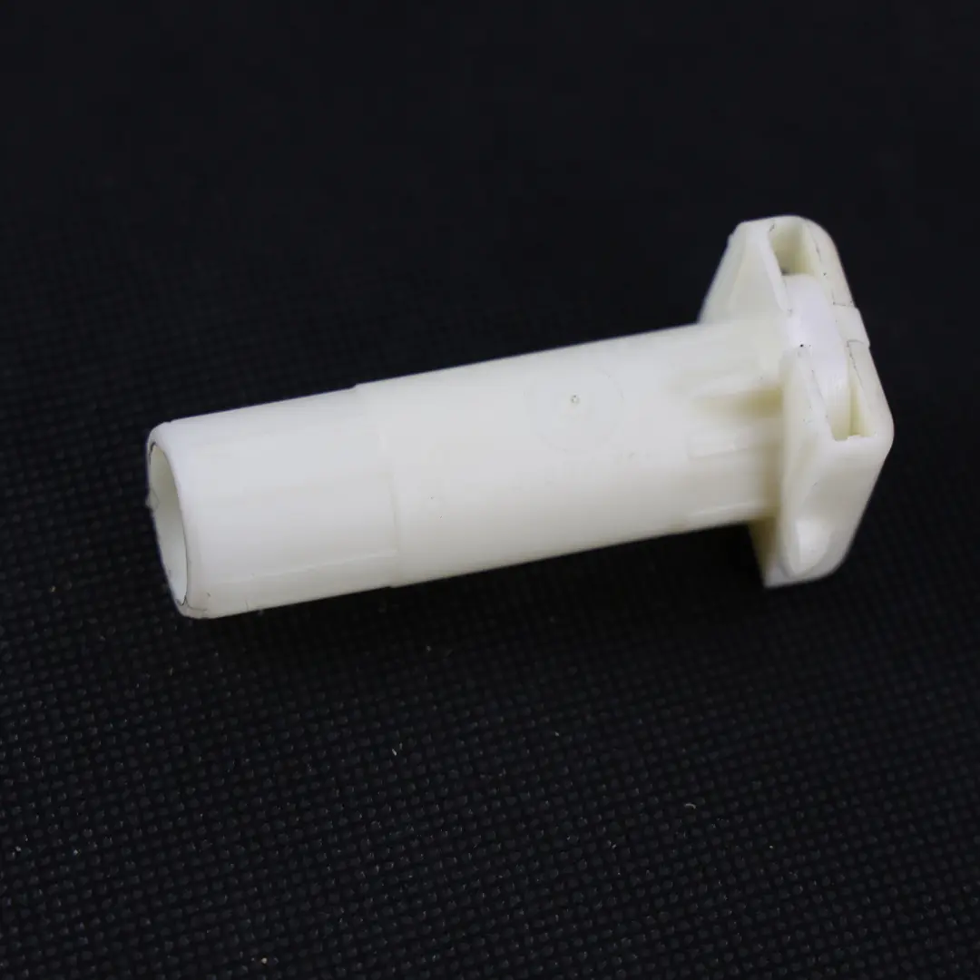 Guía Reposacabezas Delantero Derecho para BMW E60 E61 E70 LCI F01 F07 F10 con número de pieza 9155236 BMW E60 E61 E70 LCI F01 F07 F10 Guía Reposacabezas Delantero Derecho - SKU 9155236 - Número de pieza 9155236