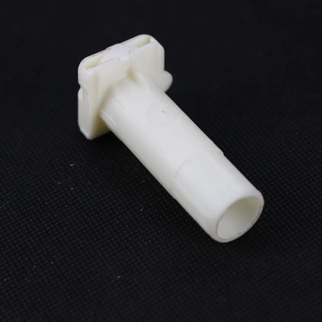 Guida Poggiatesta Anteriore Destro per BMW E60 E61 E70 LCI F01 F07 F10 con numero di parte 9155236 BMW E60 E61 E70 LCI F01 F07 F10 Guida Poggiatesta Anteriore Destro - SKU 9155236 - Numero di parte 9155236