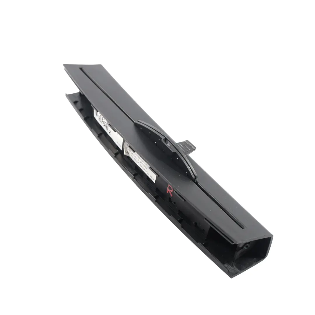 Puerta Trasera Vidrio Sun Blind Rodillo Derecho para BMW F10 con número de pieza 9171786 BMW F10 Puerta Trasera Vidrio Sun Blind Rodillo Derecho - SKU 9171786 - Número de pieza 9171786