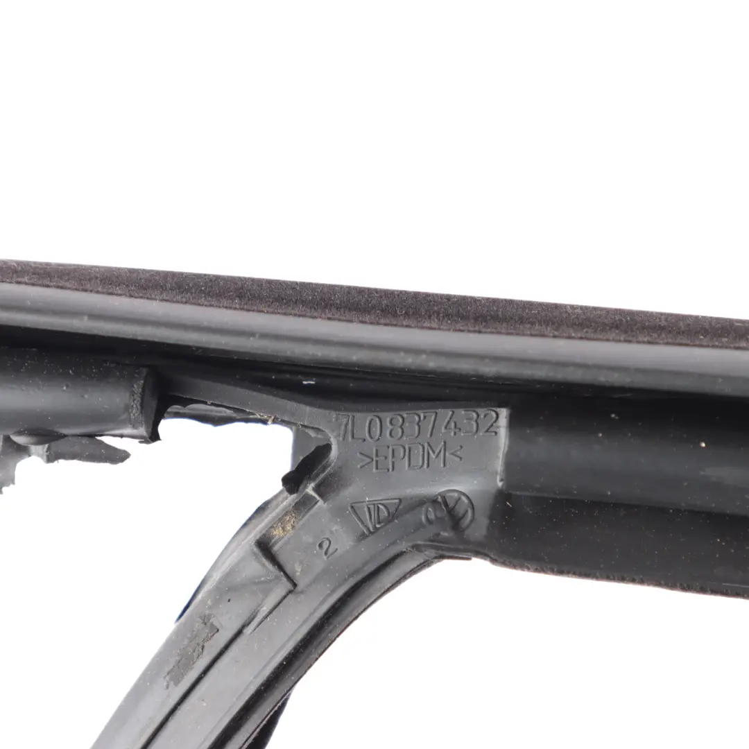 Front Window Guide Channel Gasket Right O/S to Porsche Cayenne 9PA with Part number 95553143202 Porsche Cayenne 9PA Front Window Guide Channel Gasket Right O/S - SKU 95553143202 - Part number 95553143202