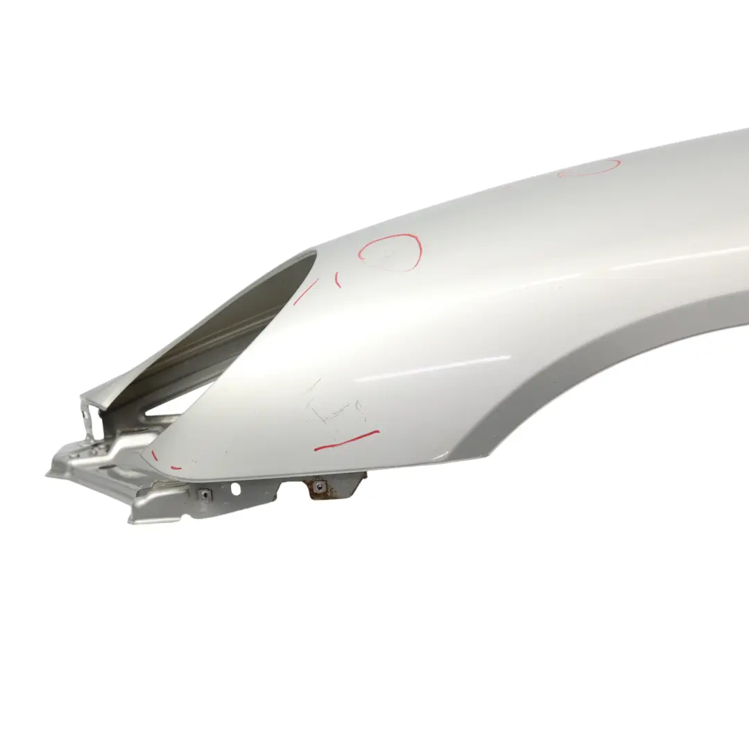 Aile Avant Gauche Arctic Silver Metallic - 92T pour Porsche Cayman 987 à propos du numéro de pièce 98750303100 Porsche Cayman 987 Aile Avant Gauche Arctic Silver Metallic - 92T - SKU 98750303100-ARS - Numéro de pièce 98750303100