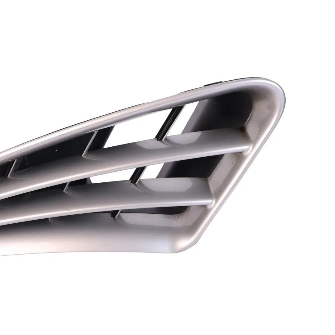 987C Rejilla Conducto Aire Trasero Derecho Silver 92T para Porsche Cayman con número de pieza 98750475002 Porsche Cayman 987C Rejilla Conducto Aire Trasero Derecho Silver 92T - SKU 98750475002-ARS - Número de pieza 98750475002