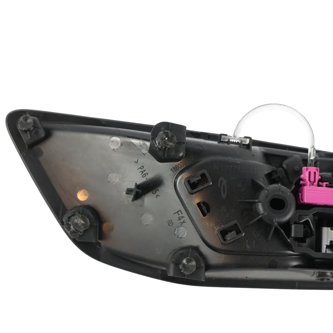 F74 Cache Poignée Porte Arrière Gauche pour BMW F40 F44 F70 à propos du numéro de pièce 9875699 BMW F40 F44 F70 F74 Cache Poignée Porte Arrière Gauche - SKU 9875699 - Numéro de pièce 9875699