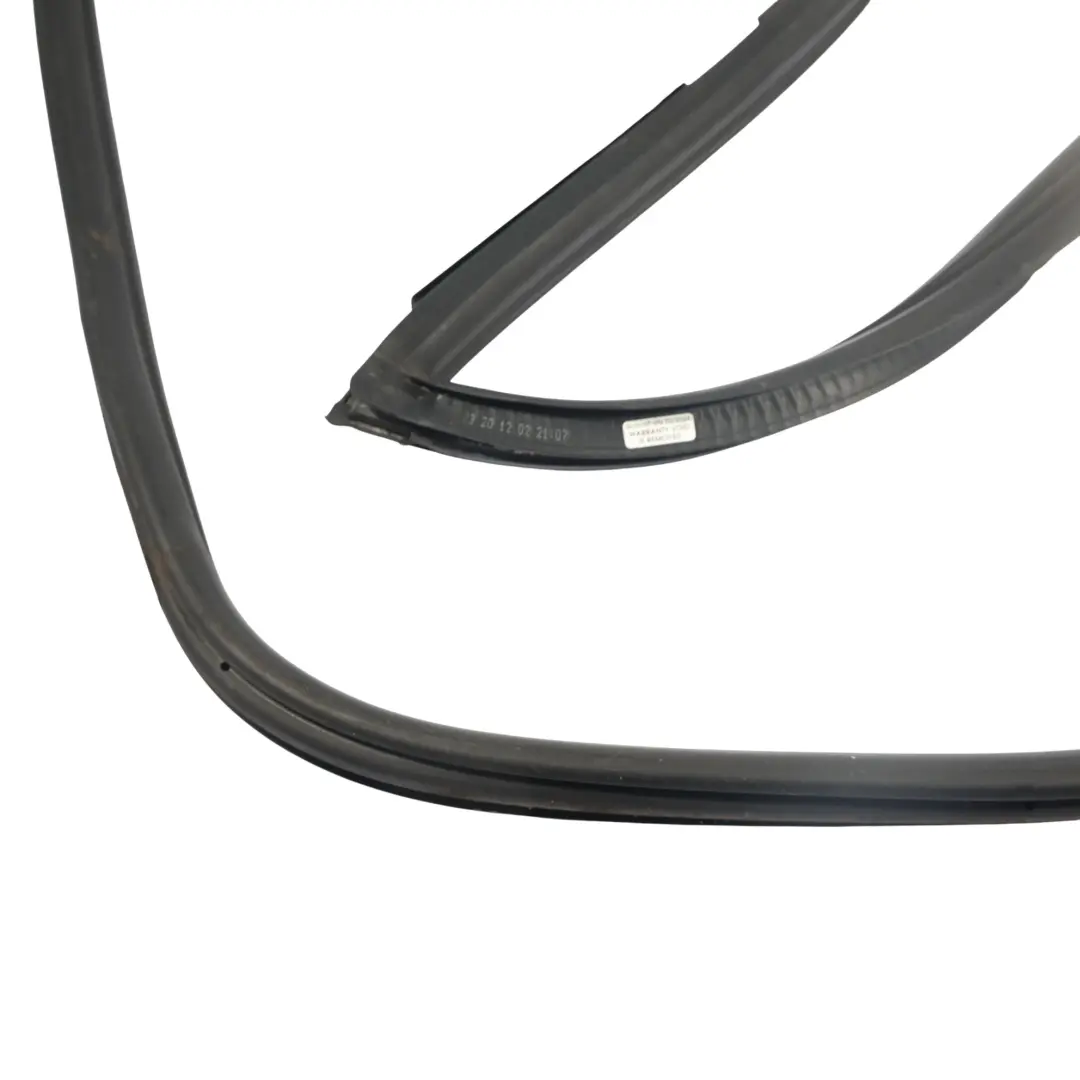 Guarnizione Porta Anteriore Destra per Porsche Carrera 996 con numero di parte 99653707603 Porsche Carrera 996 Guarnizione Porta Anteriore Destra - SKU 99653707603 - Numero di parte 99653707603