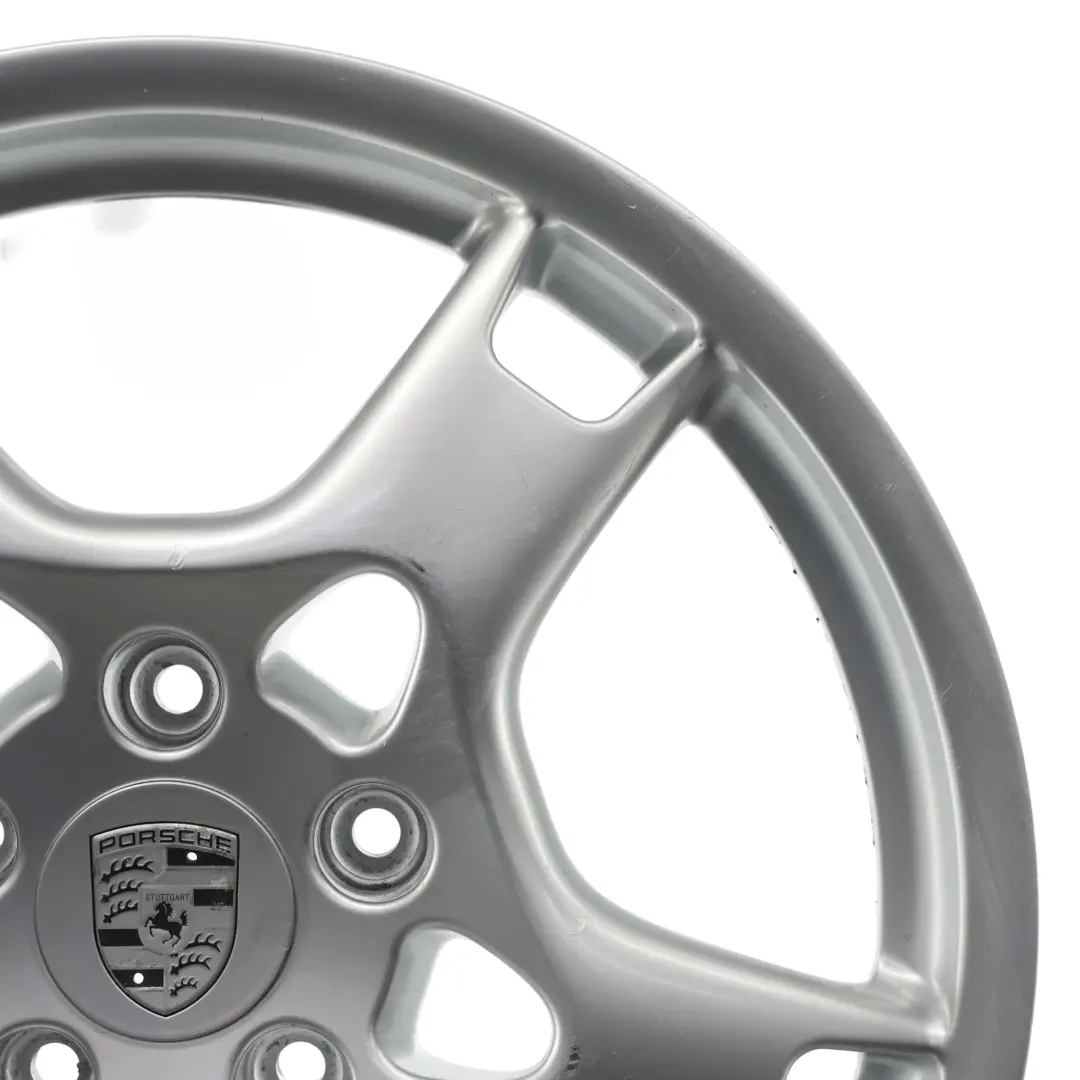 987C Cerchione Lega Argento Lobster Claw 19" 8J ET:57 per Porsche Cayman con numero di parte 99736215600 Porsche Cayman 987C Cerchione Lega Argento Lobster Claw 19" 8J ET:57 - SKU 99736215600-1 - Numero di parte 99736215600