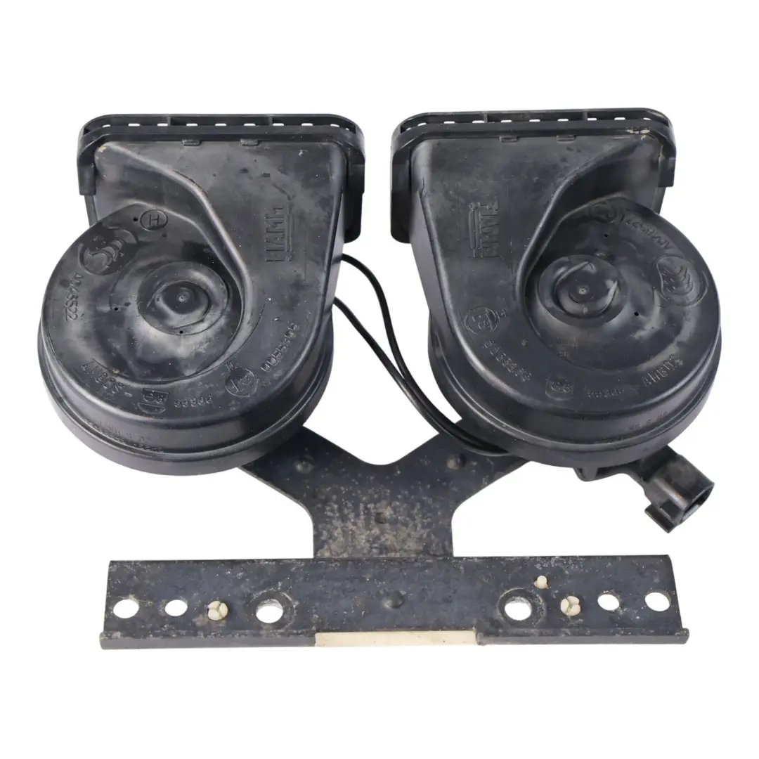 Horn Signal And Bracket L319 to Land Rover Discovery 3 Dual Note with Part number 9H22-13A803-AA Land Rover Discovery 3 Dual Note Horn Signal And Bracket L319 - SKU 9H22-13A803-AA - Part number 9H22-13A803-AA