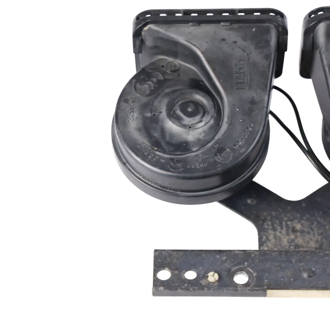 Horn Signal And Bracket L319 to Land Rover Discovery 3 Dual Note with Part number 9H22-13A803-AA Land Rover Discovery 3 Dual Note Horn Signal And Bracket L319 - SKU 9H22-13A803-AA - Part number 9H22-13A803-AA