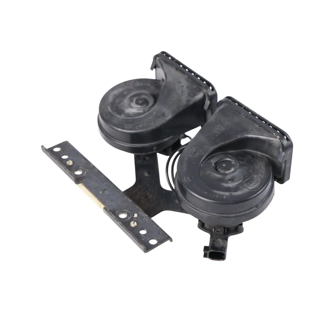 Horn Signal And Bracket L319 to Land Rover Discovery 3 Dual Note with Part number 9H22-13A803-AA Land Rover Discovery 3 Dual Note Horn Signal And Bracket L319 - SKU 9H22-13A803-AA - Part number 9H22-13A803-AA