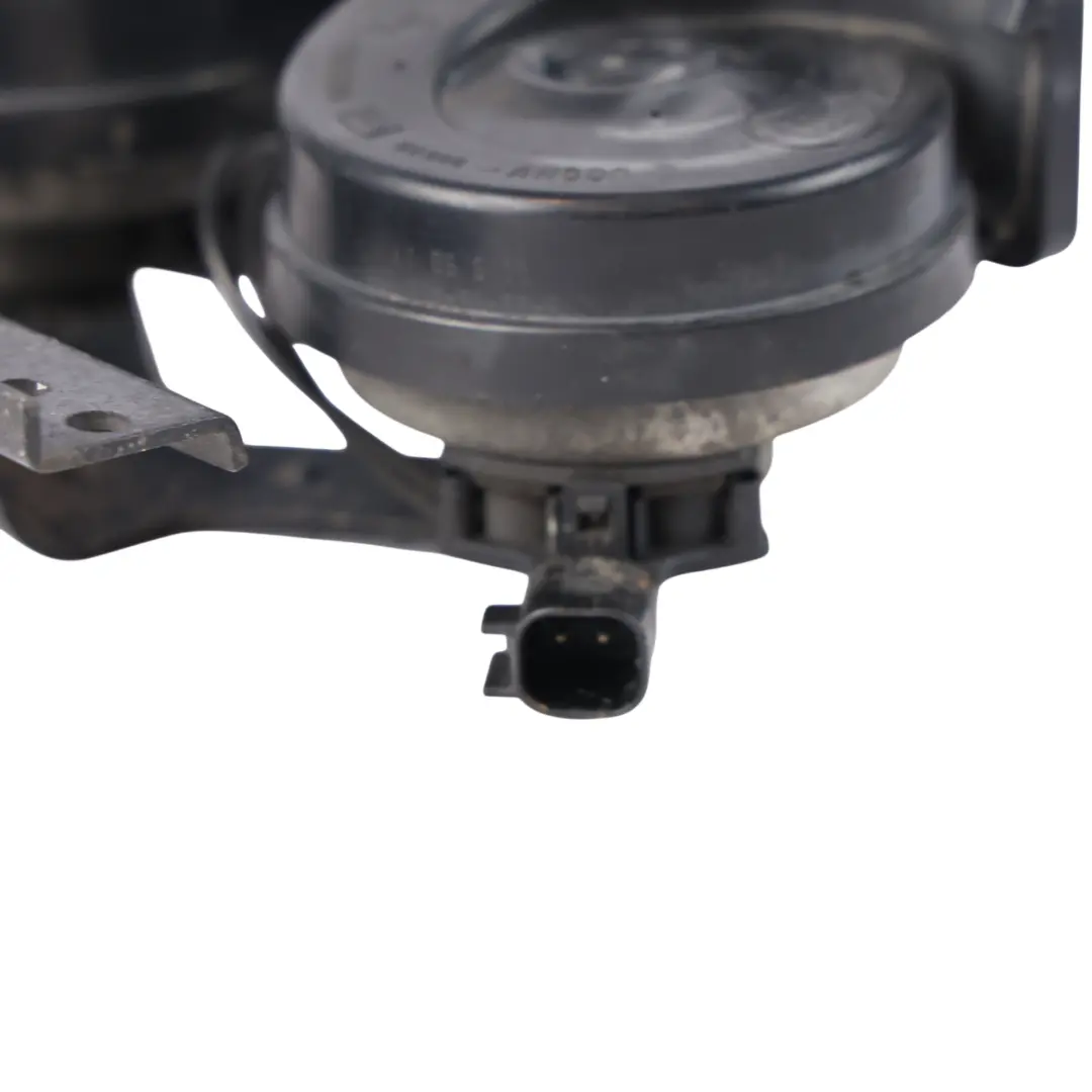 Señal Claxon Doble Nota Y Soporte L319 para Land Rover Discovery 3 con número de pieza 9H22-13A803-AA Land Rover Discovery 3 Señal Claxon Doble Nota Y Soporte L319 - SKU 9H22-13A803-AA - Número de pieza 9H22-13A803-AA