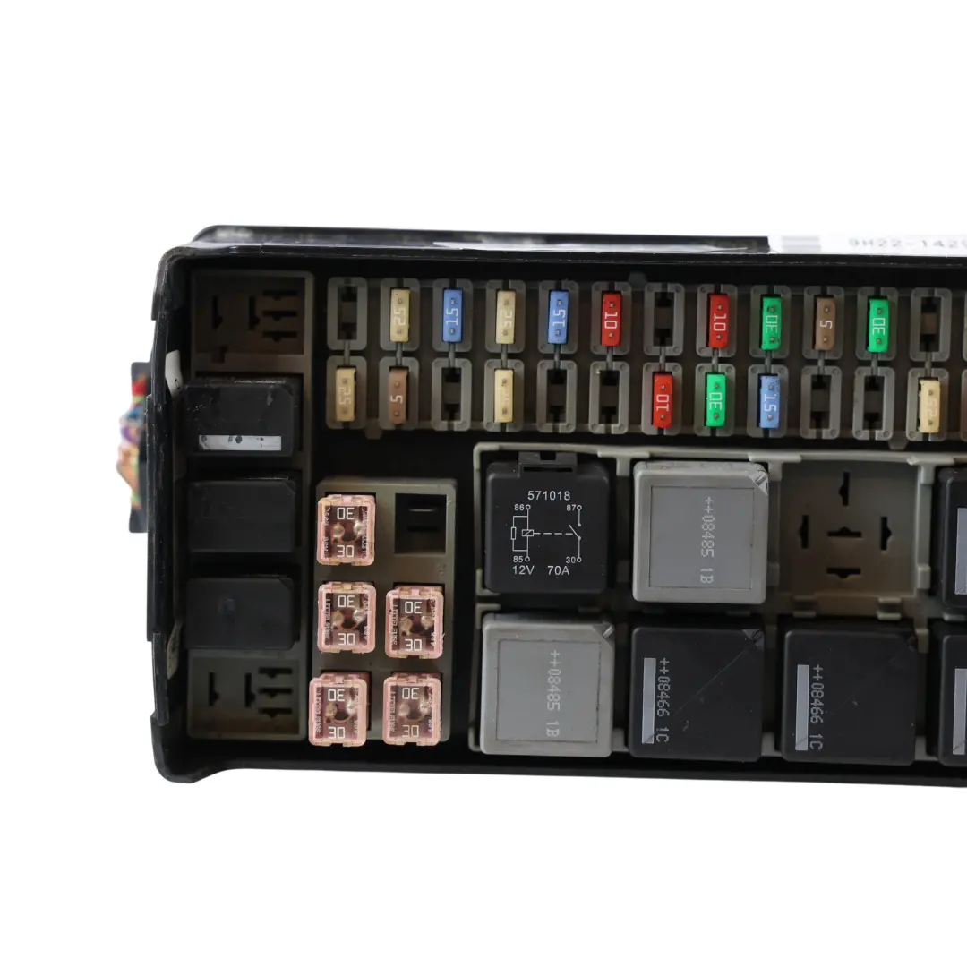 Fuse Box Power Distribution to Land Rover Discovery 3 L319 with Part number 9H22-14290-VA Land Rover Discovery 3 L319 Fuse Box Power Distribution - SKU 9H22-14290-VA - Part number 9H22-14290-VA