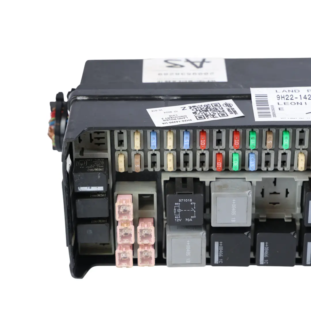 Fuse Box Power Distribution to Land Rover Discovery 3 L319 with Part number 9H22-14290-VA Land Rover Discovery 3 L319 Fuse Box Power Distribution - SKU 9H22-14290-VA - Part number 9H22-14290-VA
