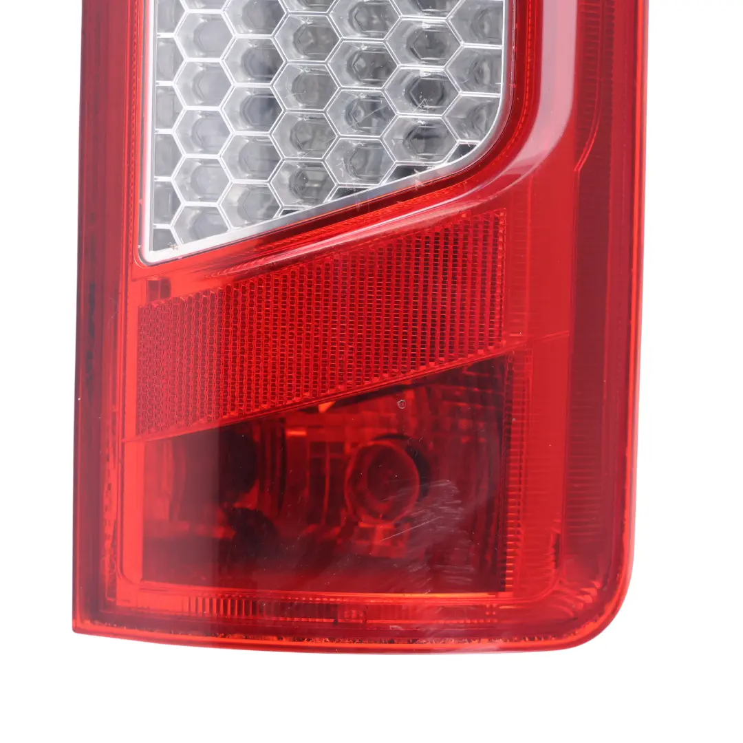 Feu arrière droit Panneau latéral pour Ford Transit Connect à propos du numéro de pièce 9T1613404AC Ford Transit Connect Feu arrière droit Panneau latéral - SKU 9T1613404AC - Numéro de pièce 9T1613404AC