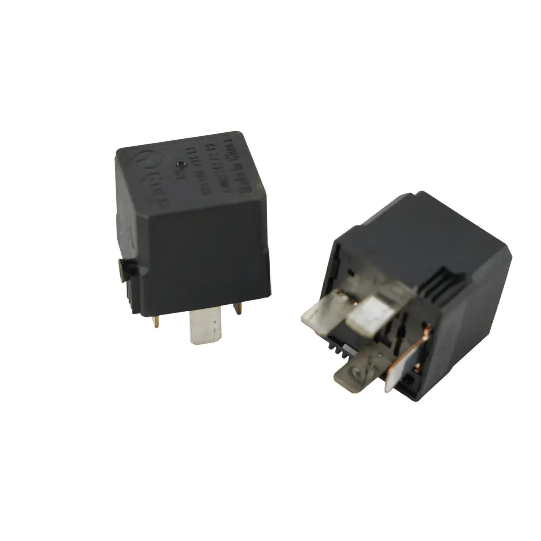 Relais 4-Pin Schwarz Hella SET für Mercedes W169 W245 W204 W212 mit Teilenummer A0025427219 Mercedes W169 W245 W204 W212 Relais 4-Pin Schwarz Hella SET - SKU A0025427219-1 - Teilenummer A0025427219