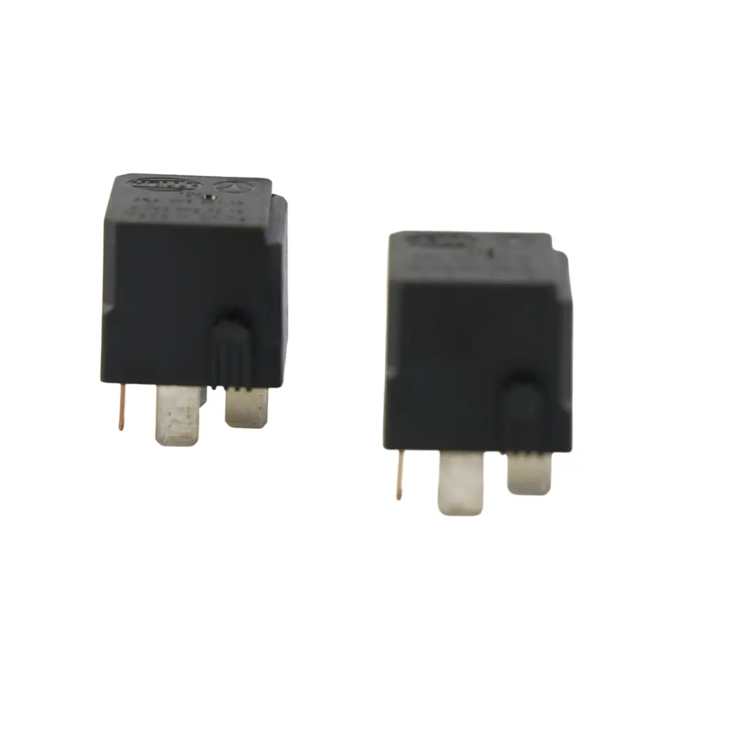 Relè 4-Pin Nero Hella SET per Mercedes W169 W245 W204 W212 con numero di parte A0025427219 Mercedes W169 W245 W204 W212 Relè 4-Pin Nero Hella SET - SKU A0025427219-1 - Numero di parte A0025427219