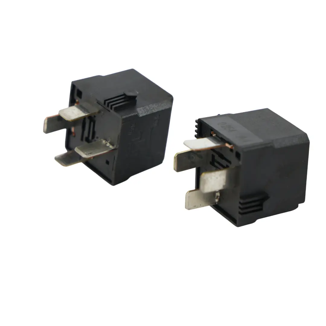 Relé 4-Pin Negro Hella SET para Mercedes W169 W245 W204 W212 con número de pieza A0025427219 Mercedes W169 W245 W204 W212 Relé 4-Pin Negro Hella SET - SKU A0025427219-1 - Número de pieza A0025427219