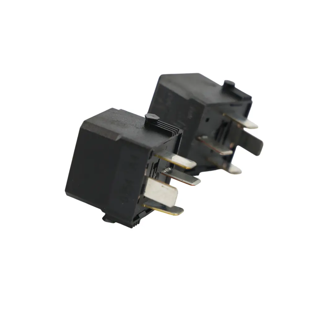 Relè 4-Pin Nero Hella SET per Mercedes W169 W245 W204 W212 con numero di parte A0025427219 Mercedes W169 W245 W204 W212 Relè 4-Pin Nero Hella SET - SKU A0025427219-1 - Numero di parte A0025427219